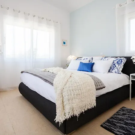 Sapphire Vila *