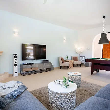 Sapphire Villa Maa